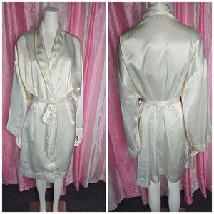 The Lingerie Collection Vintage Cream Satin Romantic Classic Robe Size Large